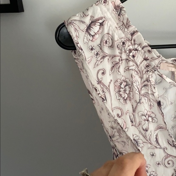 ⭐️ 2/$10 - sleeveless top - Picture 4 of 4